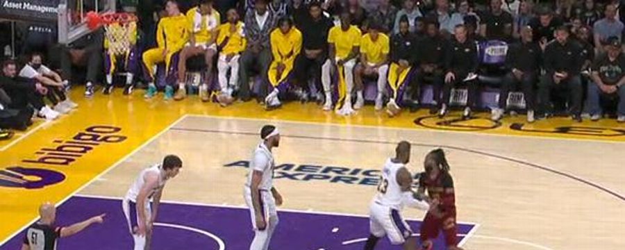 LeBron, AD block out Garland to help Lakers run out clock
