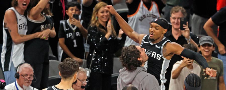 Devonte' Graham's floater wins it for Spurs in dramatic finish