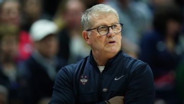Geno Auriemma: One-and-done would 'kill' women's basketball