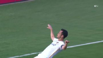 Galaxy score 4 more goals in beating Earthquakes again