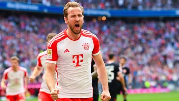 Harry Kane's brace guides Bayern past Frankfurt