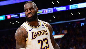 LeBron's big-time 4th quarter helps Lakers avoid sweep