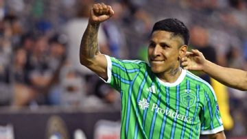 Sounders open big lead, hold off Union