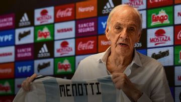 Gab & Juls pay tribute to World Cup winning Argentina coach Menotti