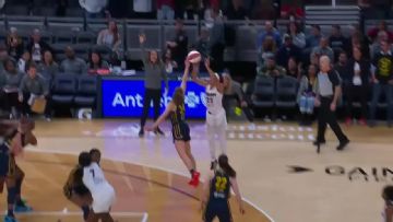 Grace Berger's block secures the win for the Fever