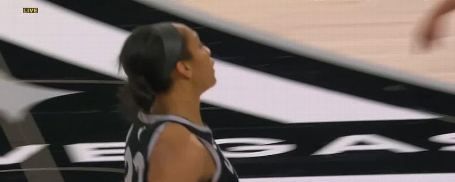 Kelsey Plum finds A'ja Wilson for 2
