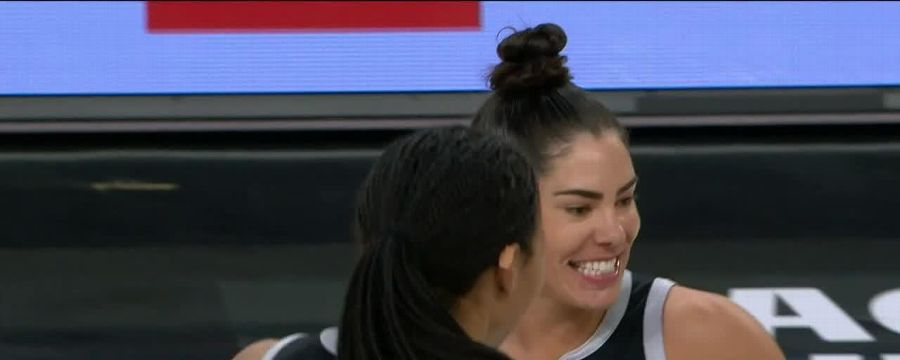Kelsey Plum threads the needle to A'ja Wilson for an Aces bucket