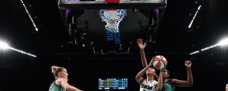Angel Reese's late flurry secures her 15th straight double-double