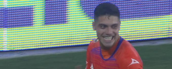 Brian Rubio doubles Mazatlán's lead with a header