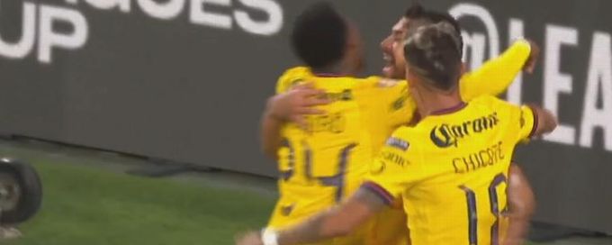 Club América take the lead on the Henry Martín deflection
