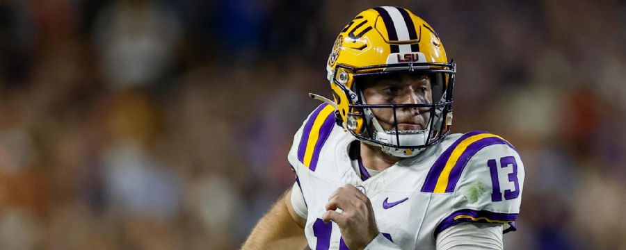 Garrett Nussmeier drops a dime to Aaron Anderson for an LSU TD