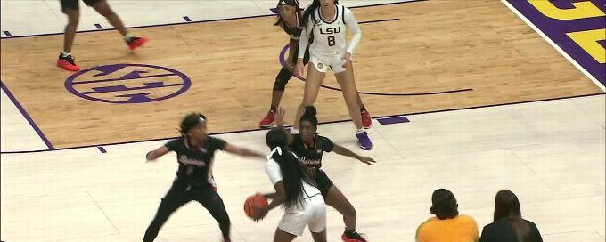 Flau'jae Johnson beats the 3rd-quarter buzzer with a nice shot