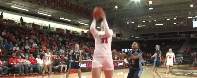 Kendal Moxey banks in layup for Bowling Green