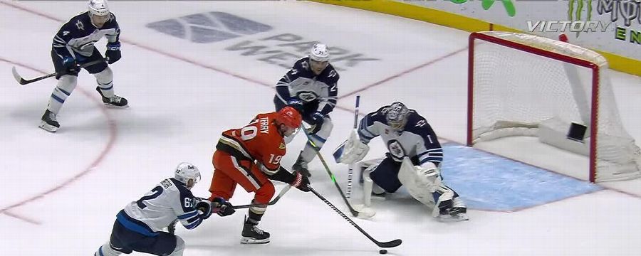 Troy Terry nets goal for Ducks