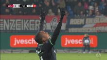 Igor Paixão se encuentra con el balón y hace un golazo
