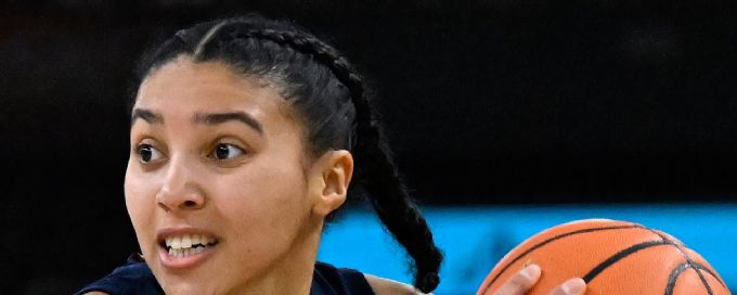 Azzi Fudd cans a 3-pointer to end the third quarter