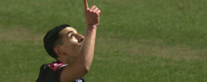 Daniel Muñoz finds the back of the net for Crystal Palace