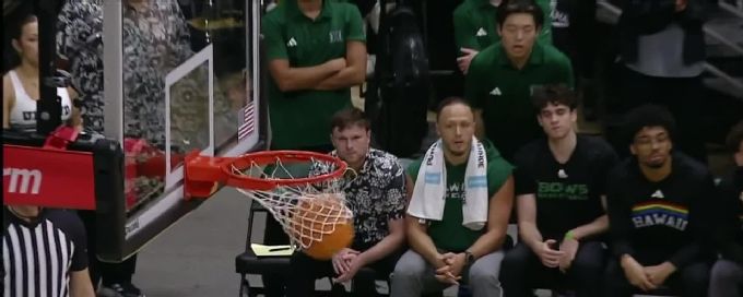 Berk Can Akin drills deep 3-pointer vs. Hawai'i Rainbow Warriors