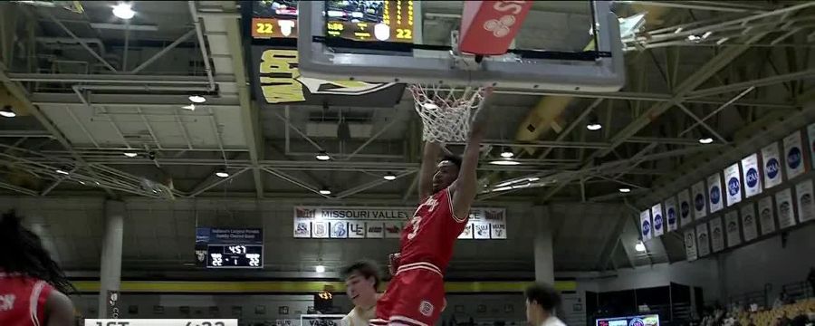 Zek Montgomery throws down powerful slam vs. Valparaiso Crusaders
