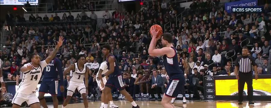 Alex Karaban splashes deep logo 3 for UConn