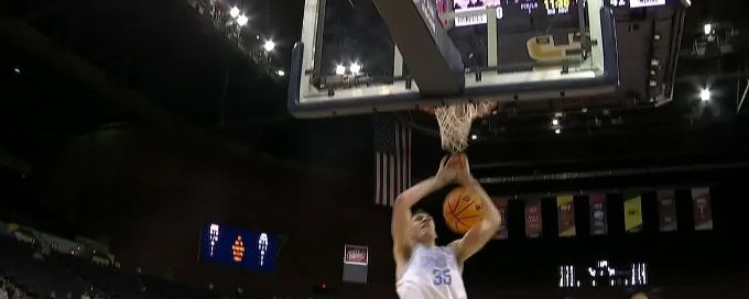 Caelum Swanton-Rodger throws down powerful slam dunk vs. Louisiana Ragin' Cajuns