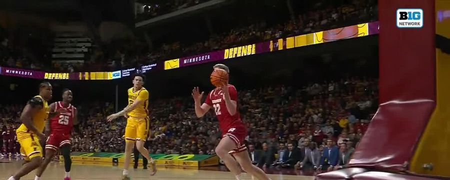 Steven Crowl throws down powerful jam vs. Minnesota Golden Gophers