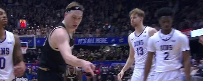 Kyler Filewich banks in and-1 for Wofford