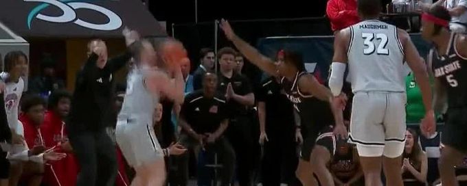 Kaden Metheny hits a 3 with the shot clock expiring