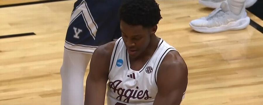 Pharrel Payne flexes after and-1 extends Aggies' lead