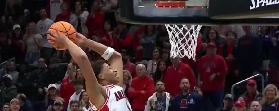 Carter Bryant throws down baseline jam for Arizona
