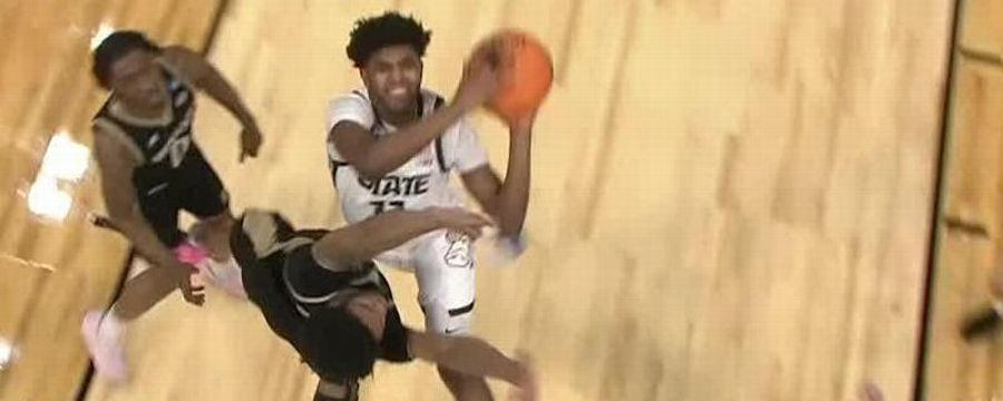 Jase Richardson drops in and-1 for the Spartans