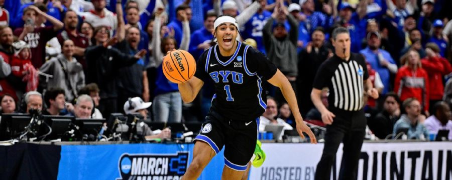 BYU celebrates holding off Wisconsin by throwing down dunk as time expires