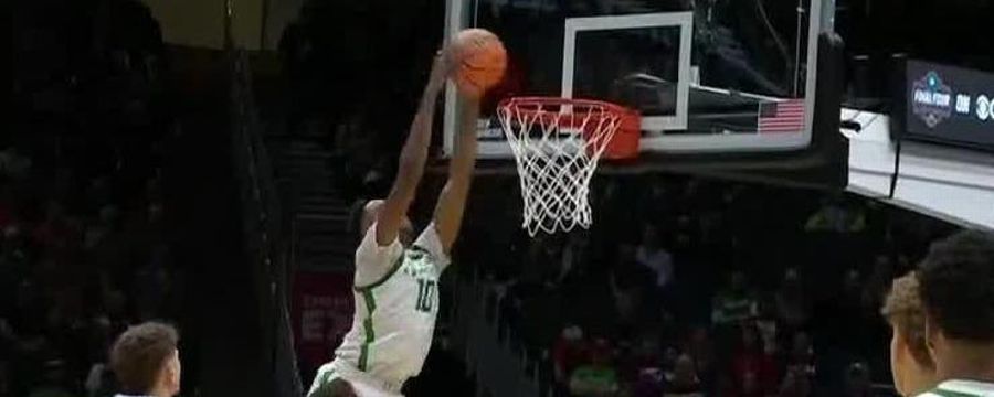 Kwame Evans Jr. elevates for an Oregon alley-oop jam