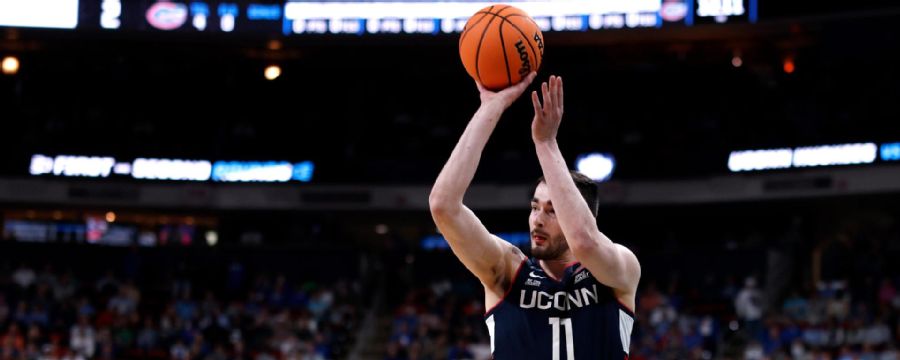 Alex Karaban's 3 puts UConn up 4