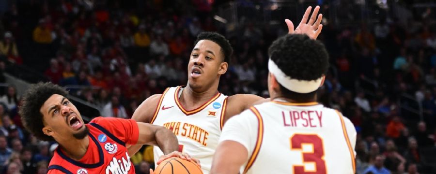 Jaemyn Brakefield drops in and-1 while nearly parallel to the floor