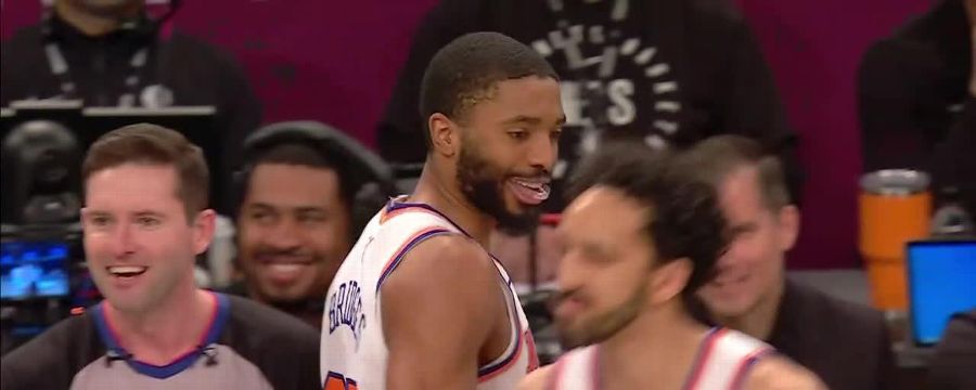 Mikal Bridges plays six seconds to extend games streak to 556