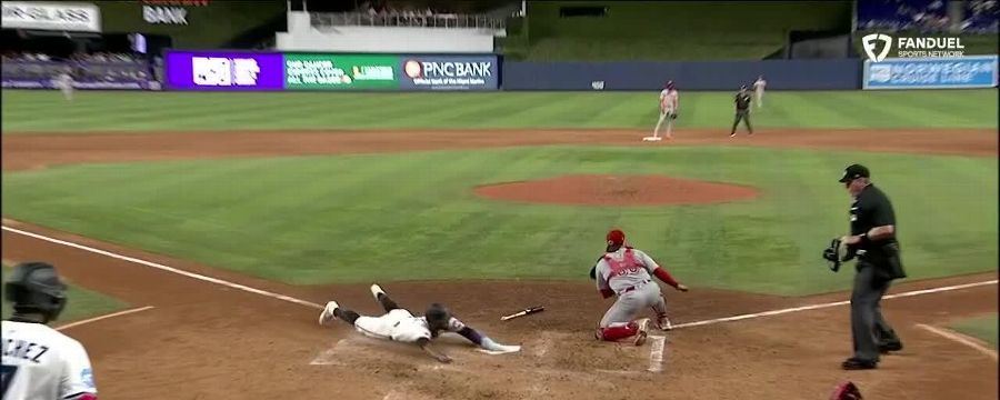 Marlins take lead over Reds in 7th inning