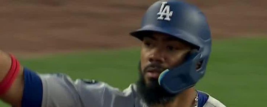 Teoscar Hernandez's 2-run homer puts Dodgers on top