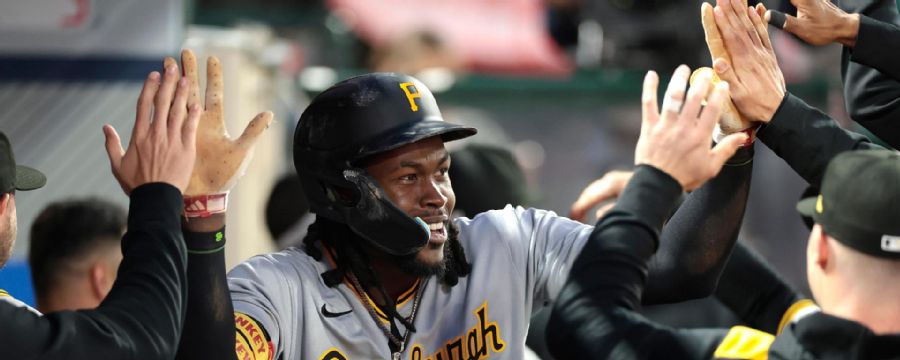Oneil Cruz connects on an astounding 463-foot HR for Pirates