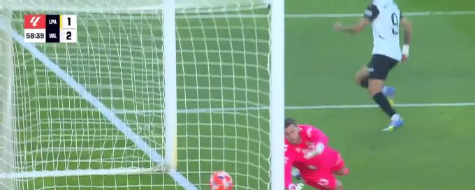 Hugo Duro finds the back of the net for Valencia
