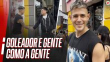 'Estrela acessível': algoz do Flamengo na Libertadores passeia nas ruas e dá aula de simplicidade