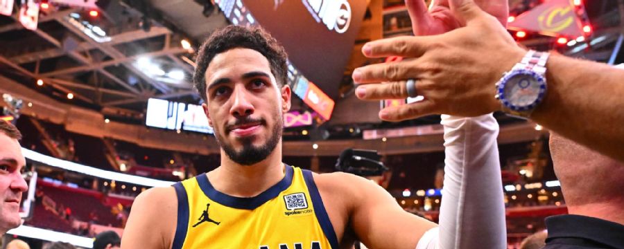 Haliburton waves off Cavs fans as Turner hits dagger 3