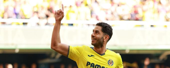 Ayoze Pérez scores his second of the game for Villarreal