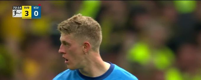 Felix Nmecha slots in the goal for Borussia Dortmund