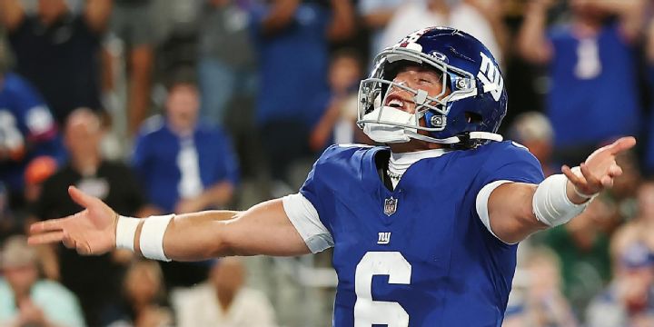 Jaxson Dart flings a TD pass to Greg Dulcich