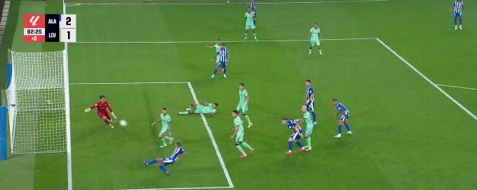 Nahuel Tenaglia nets one in stoppage time to win it for Alavés