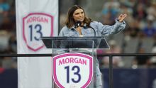 Eternizada! Alex Morgan tem camisa 13 aposentada pelo San Diego Wave em cerimônia emocionante