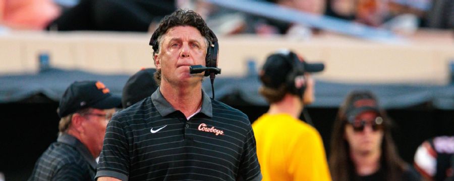 Oklahoma State met with boos after halftime deficit