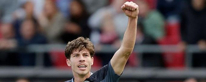 Jordy Bos scores from long-range for Feyenoord again