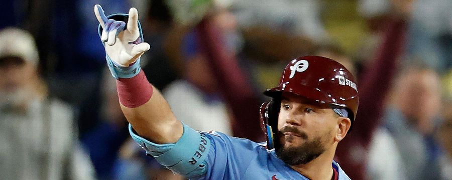 Kyle Schwarber hits another home run to make it 8-1 Phillies